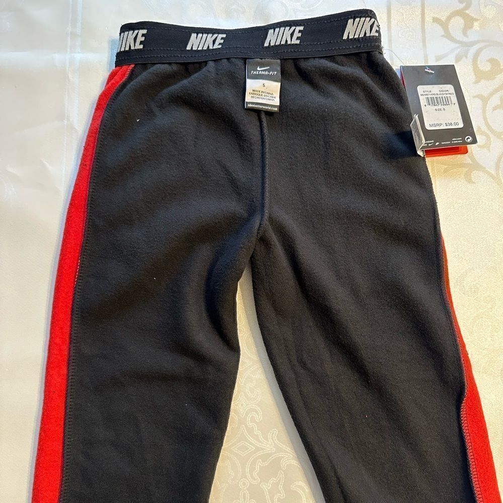 Nike boy’s therma-fit pants size 5 in black, NWT - Picture 3 of 5